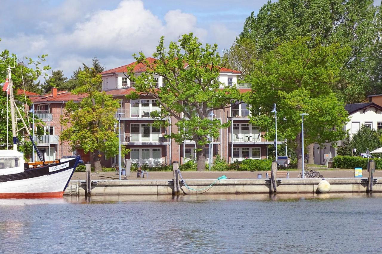 Hafennahe Penthousewohnung Mit Meerblick - Hafenresidenz Lauterbach Fewo 2-7 Eksteriør billede
